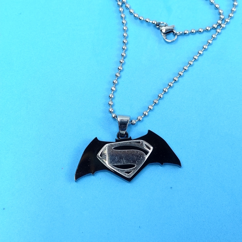 DC Comics JCM Batman Vs Superman Stainless Steel Black Silver Pendant 22" chain